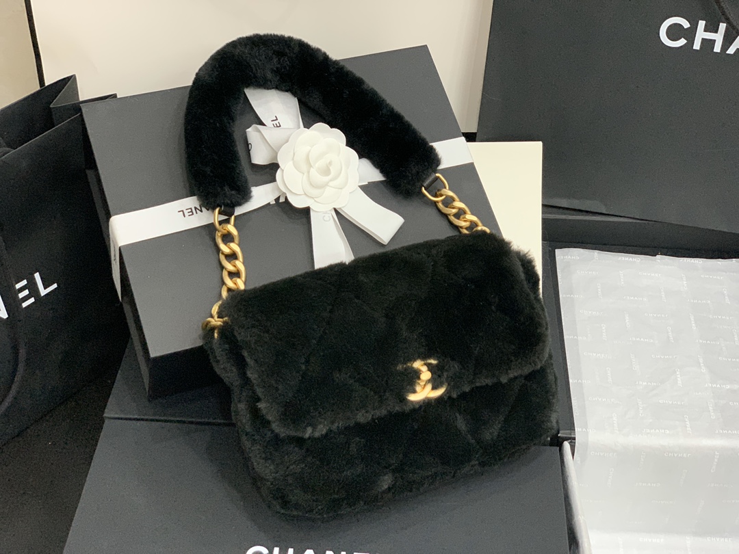 ch**el shearling lambskin flap bag G01den metal black as2240 15.5 x 21.5 x 6.5 cm