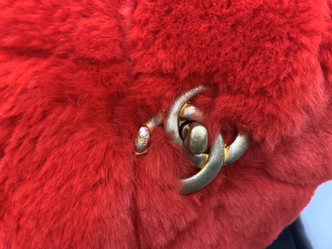 ch**el shearling lambskin flap bag G01den metal red as2240 15.5 x 21.5 x 6.5 cm