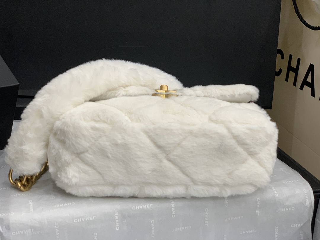 ch**el shearling lambskin flap bag G01den metal white as2240 15.5 x 21.5 x 6.5 cm