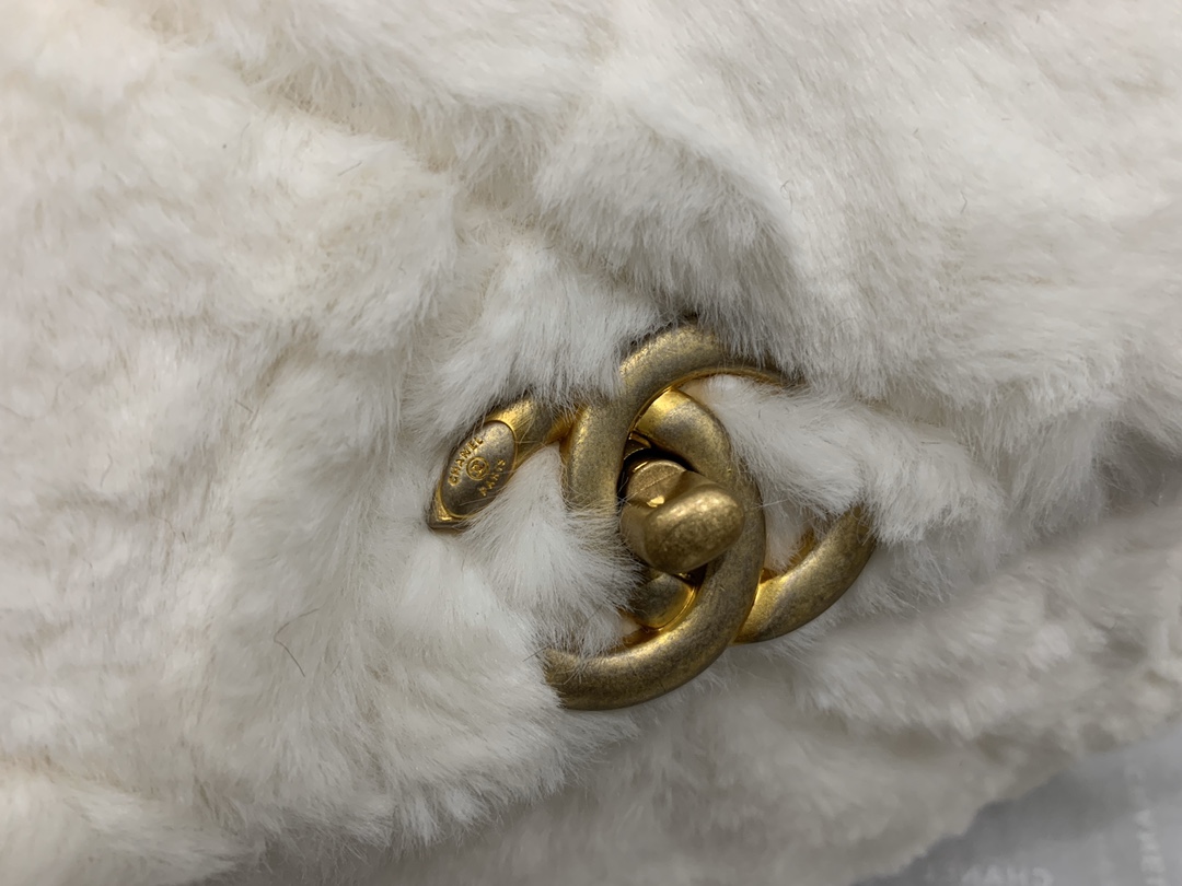 ch**el shearling lambskin flap bag G01den metal white as2240 15.5 x 21.5 x 6.5 cm