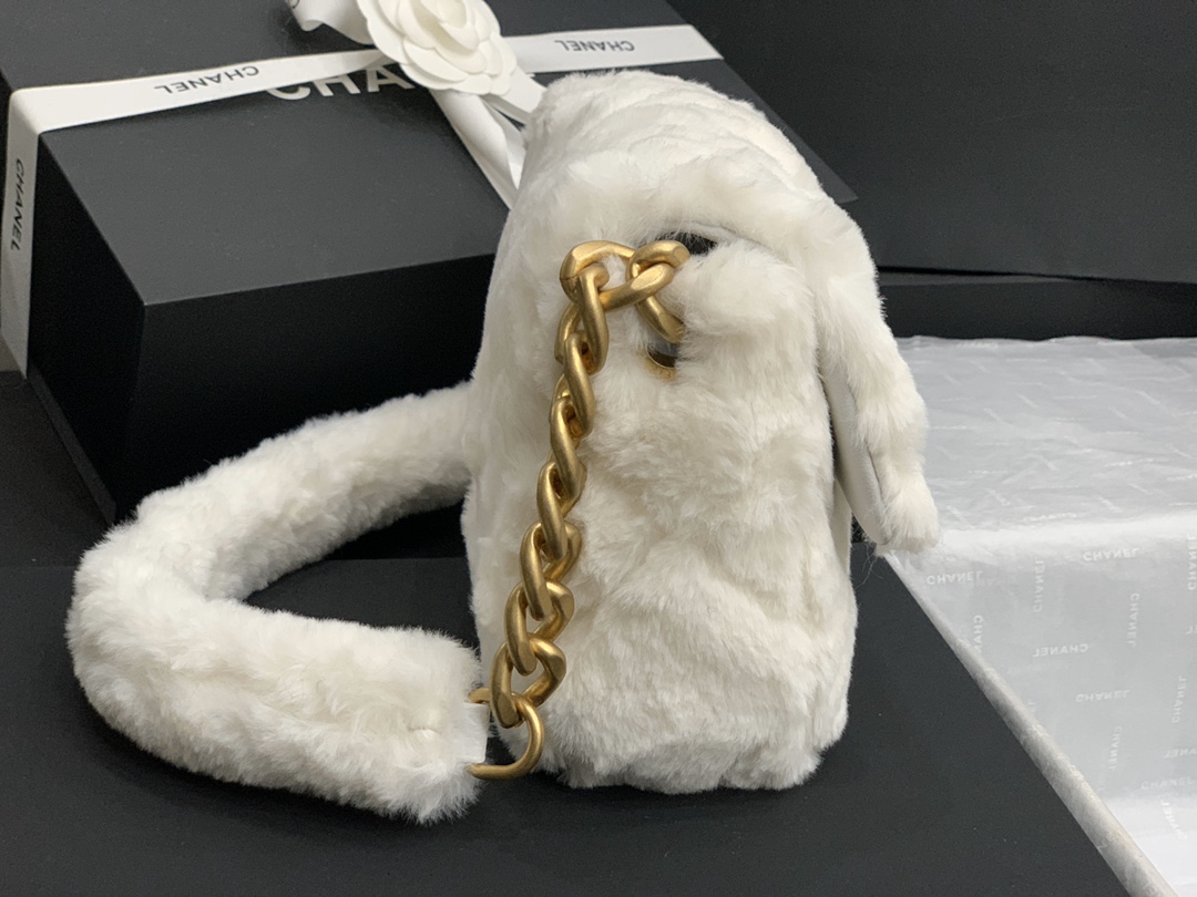 ch**el shearling lambskin flap bag G01den metal white as2240 15.5 x 21.5 x 6.5 cm