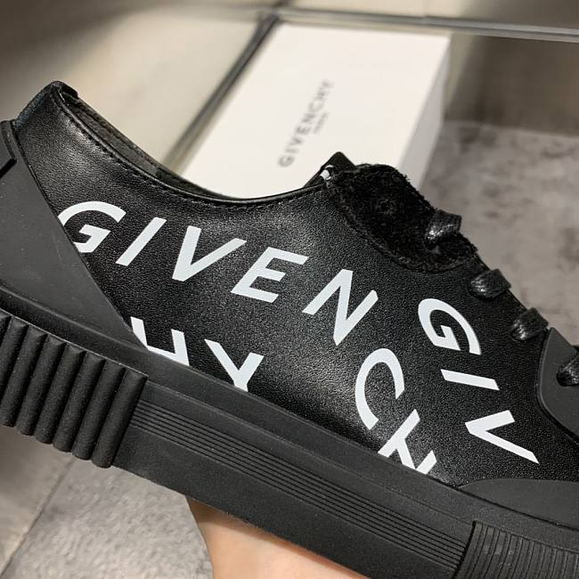 Va1e*ntin0 shoes 01