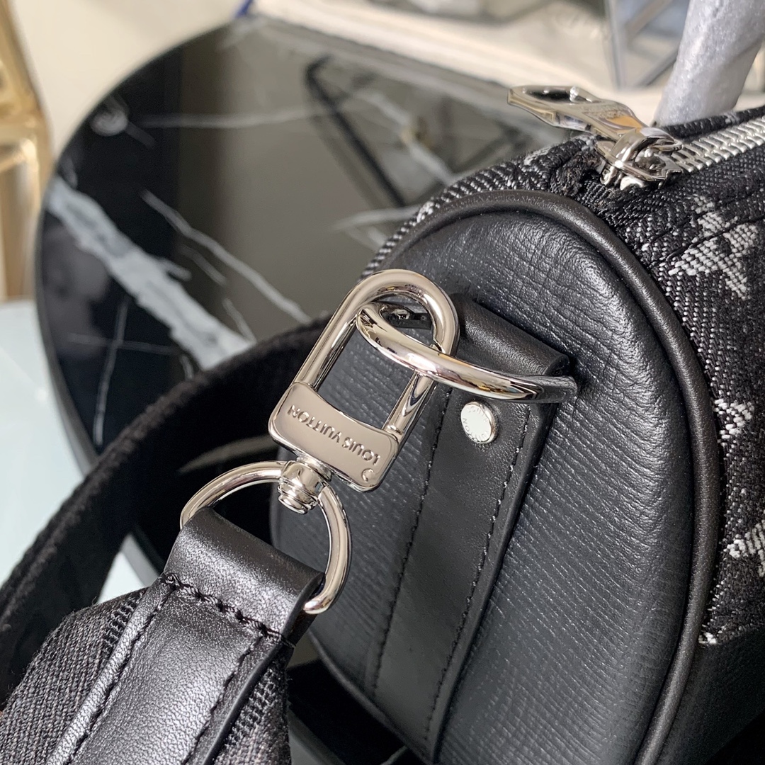 l0vis vvtt0n keepol xs monogram De*1m black m81011 20 x 10 x 5 cm