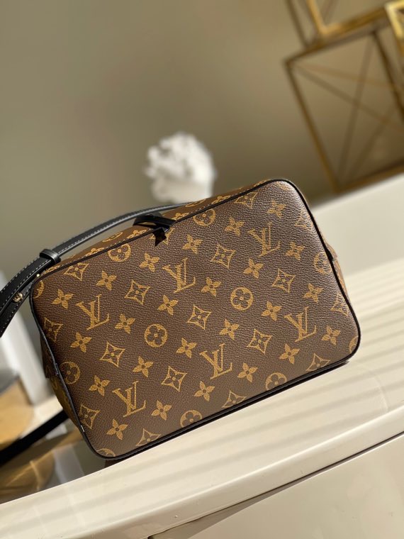 l0vis Vvtt0n néonoé mm monogram canvas black m44020 26 cm