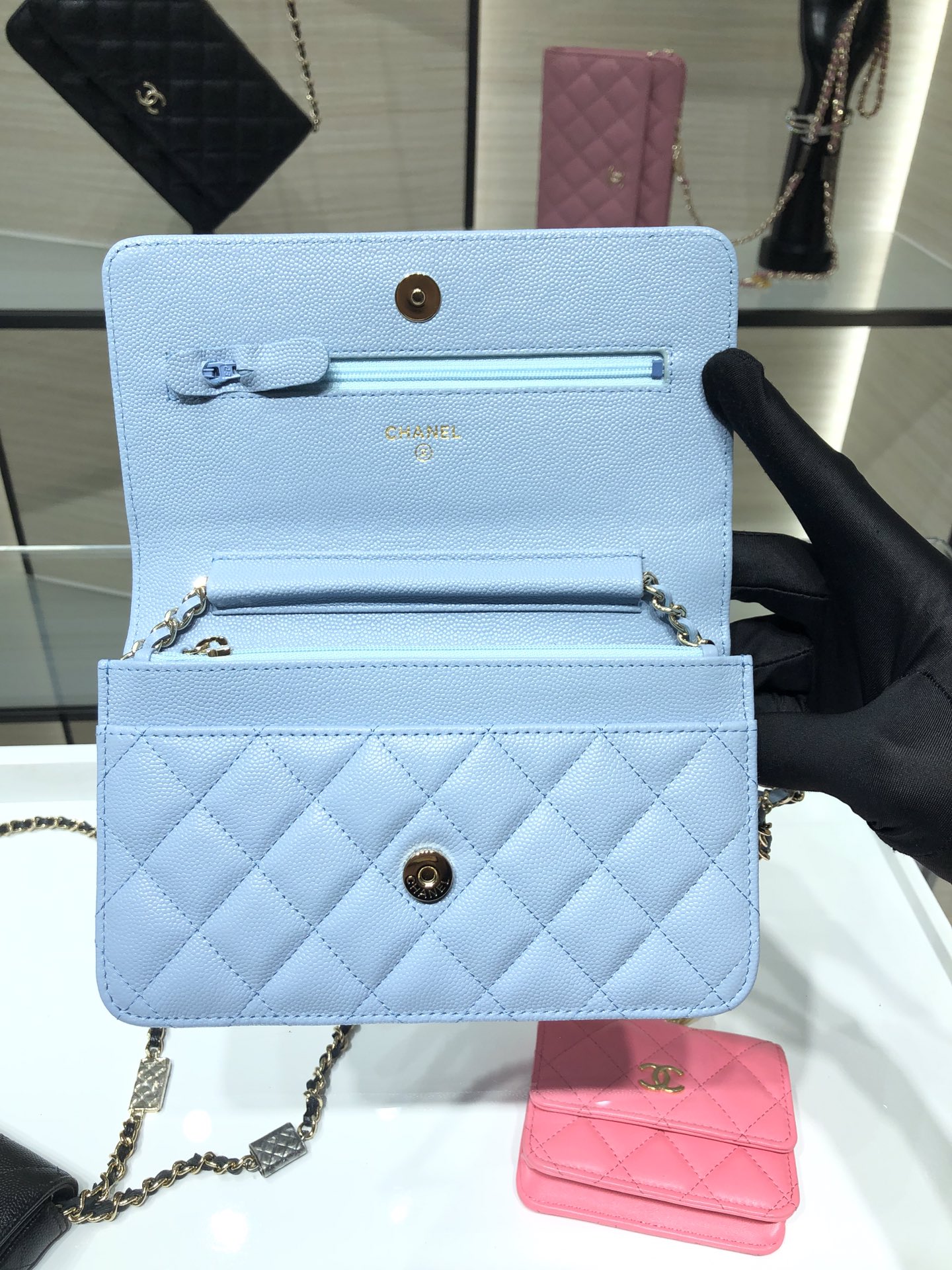 Ch**el wallet on chain blue ap2400 19 cm
