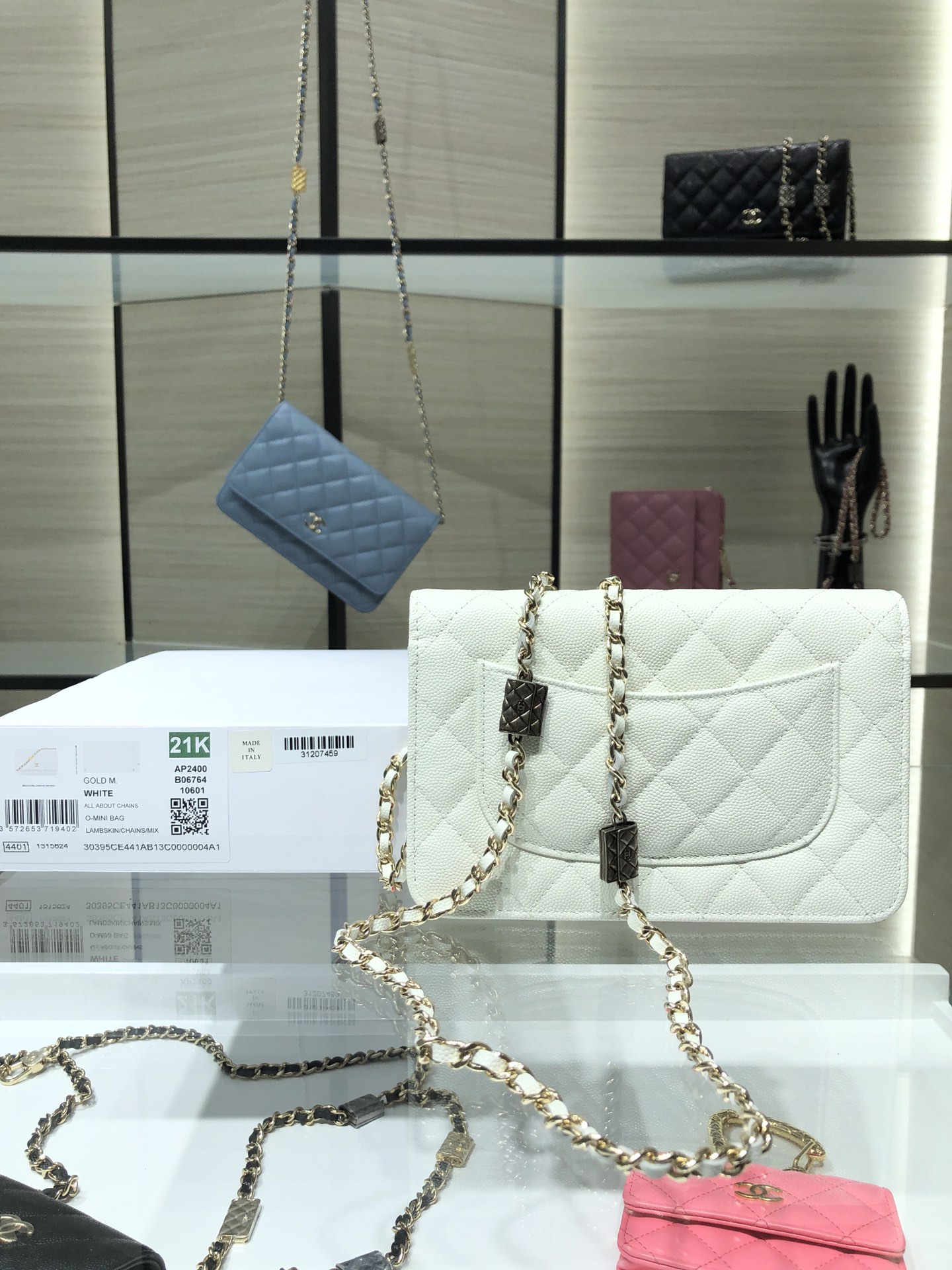 Ch**el wallet on chain white ap2400 19 cm