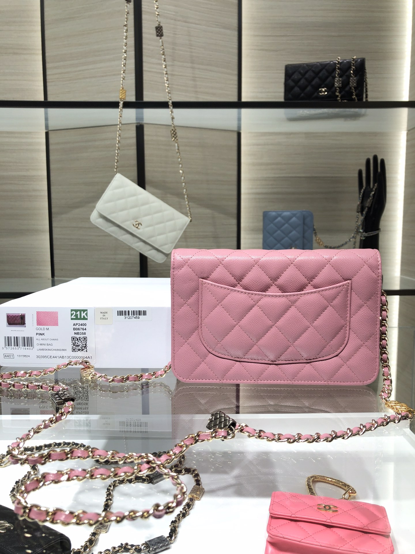 Ch**el wallet on chain pink ap2400 19 cm