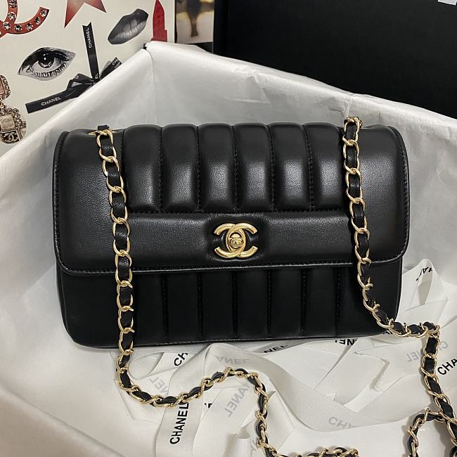Ch**el 1992 vertical quilt cc shoulder bag black as1499 23 x 14 x 7 cm