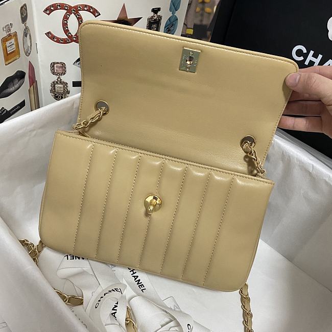 Ch**el 1992 vertical quilt cc shoulder bag as1499 23 x 14 x 7 cm