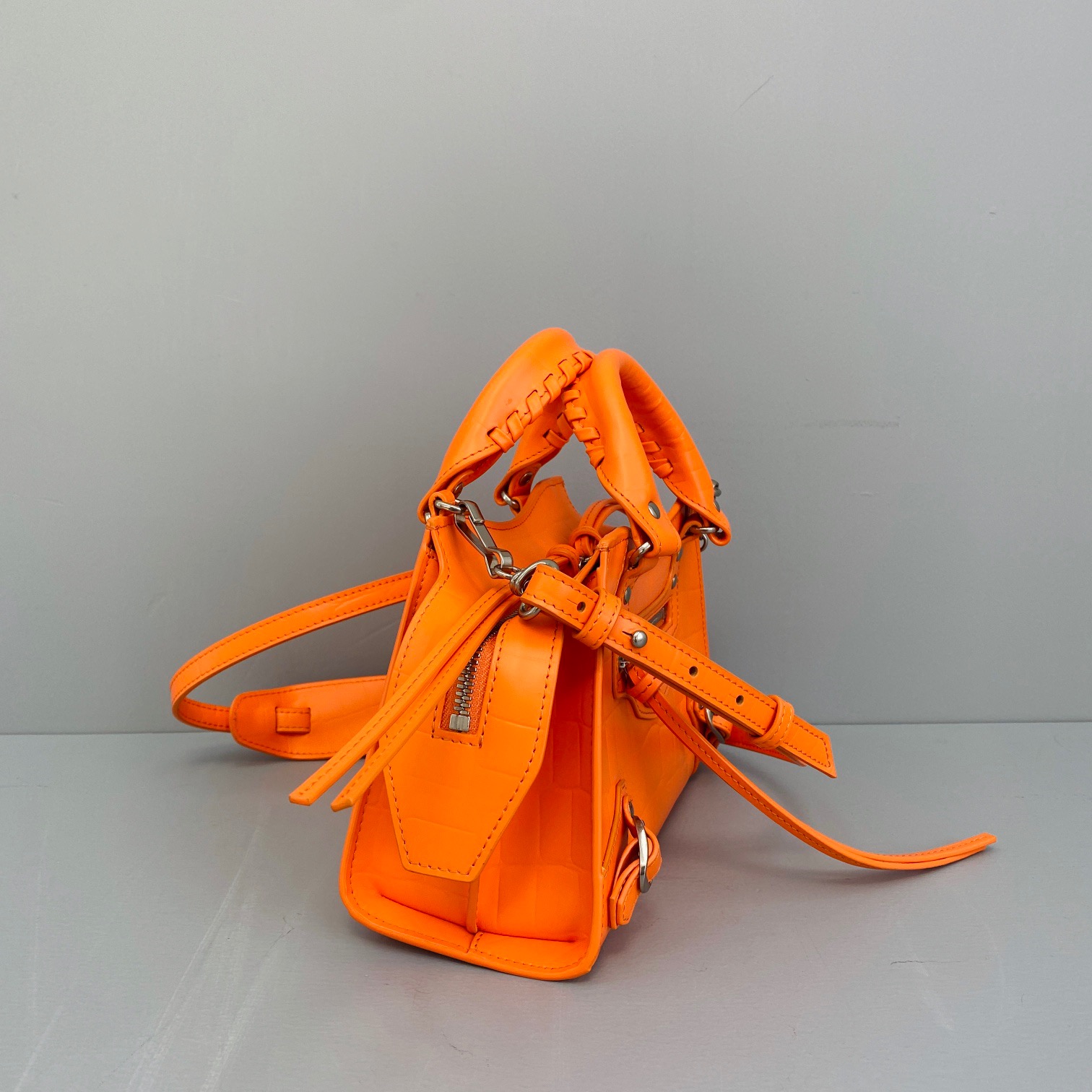 Ba1en*iaga small neo classic top handle bag crocodile leather neon orange 63852115v67 33 x 21 x 16 cm