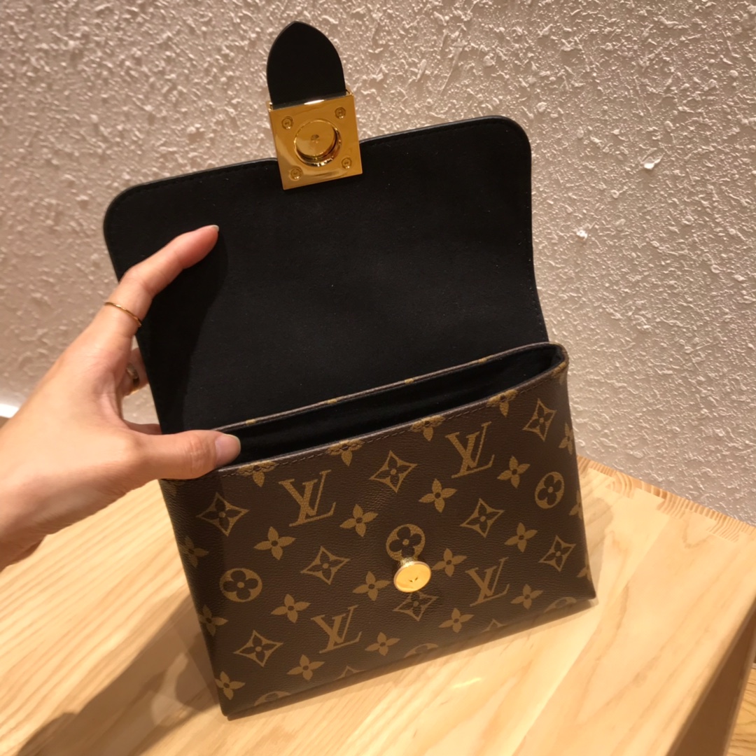 l0vis Vvtt0n locky bb bag monogram canvas black m44141 20 x 16 x 7.5 cm