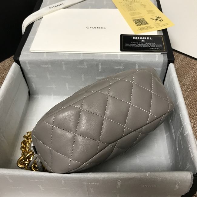Ch**el lambskin studded logo camera case gray as1511 13 x 20 x 5 cm