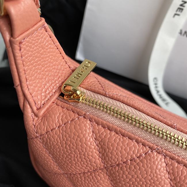 Ch**el grained leather hobo bag peach b01960 25 x 14 x 5 cm