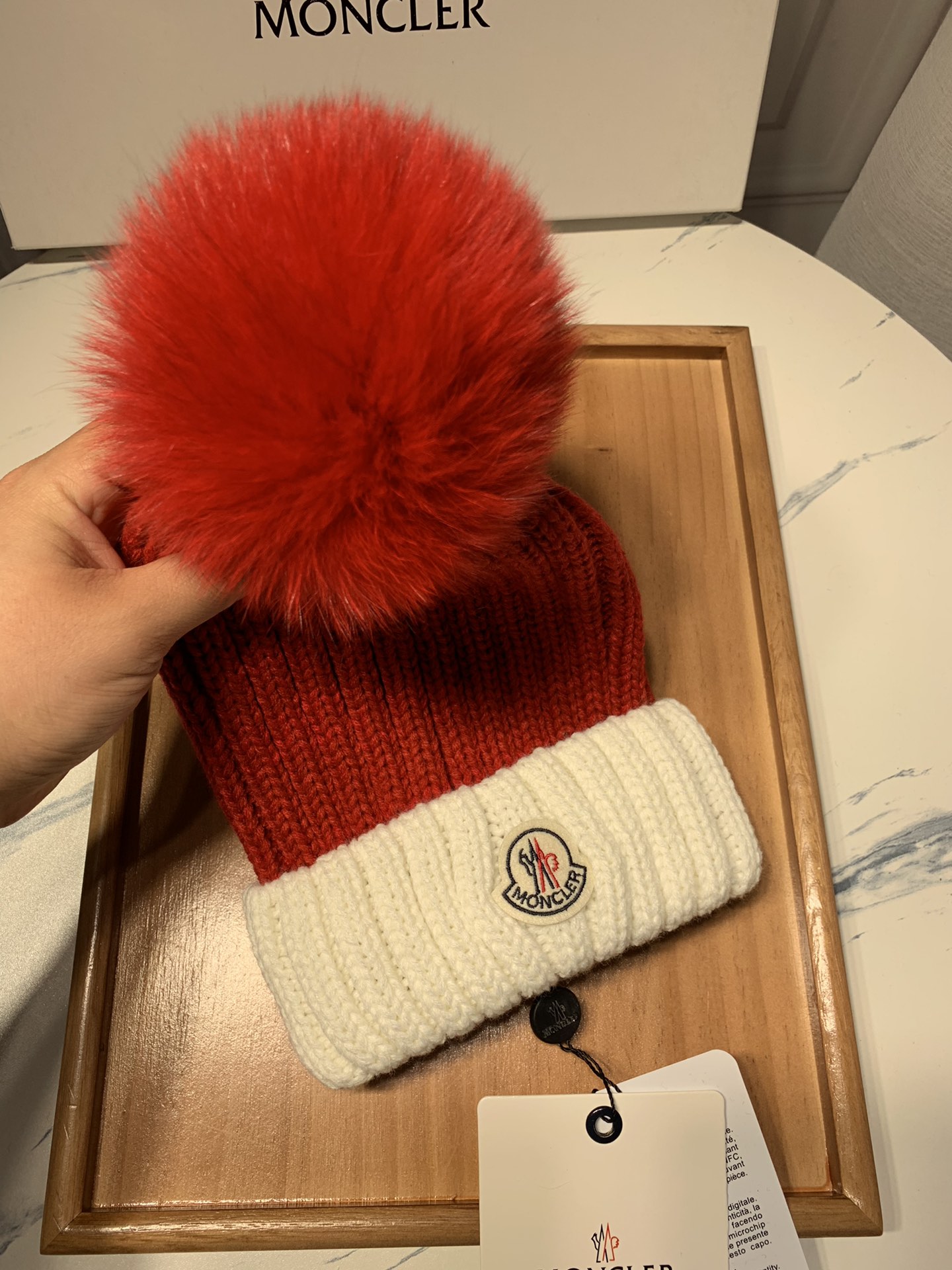 M0nc1er hat 01