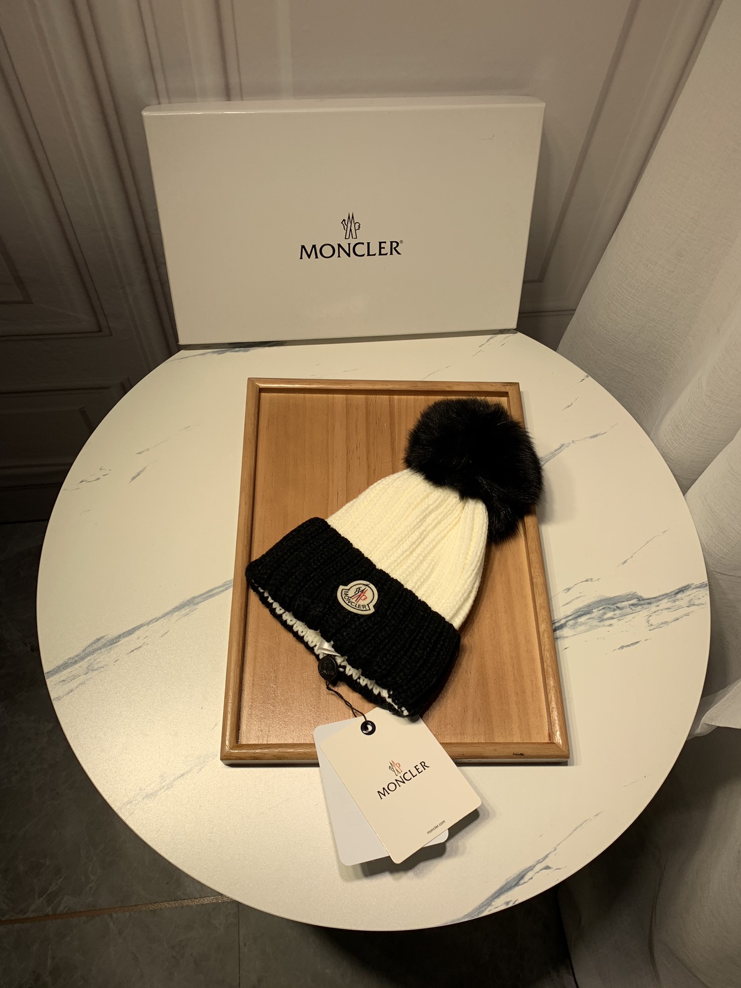 M0nc1er hat 02