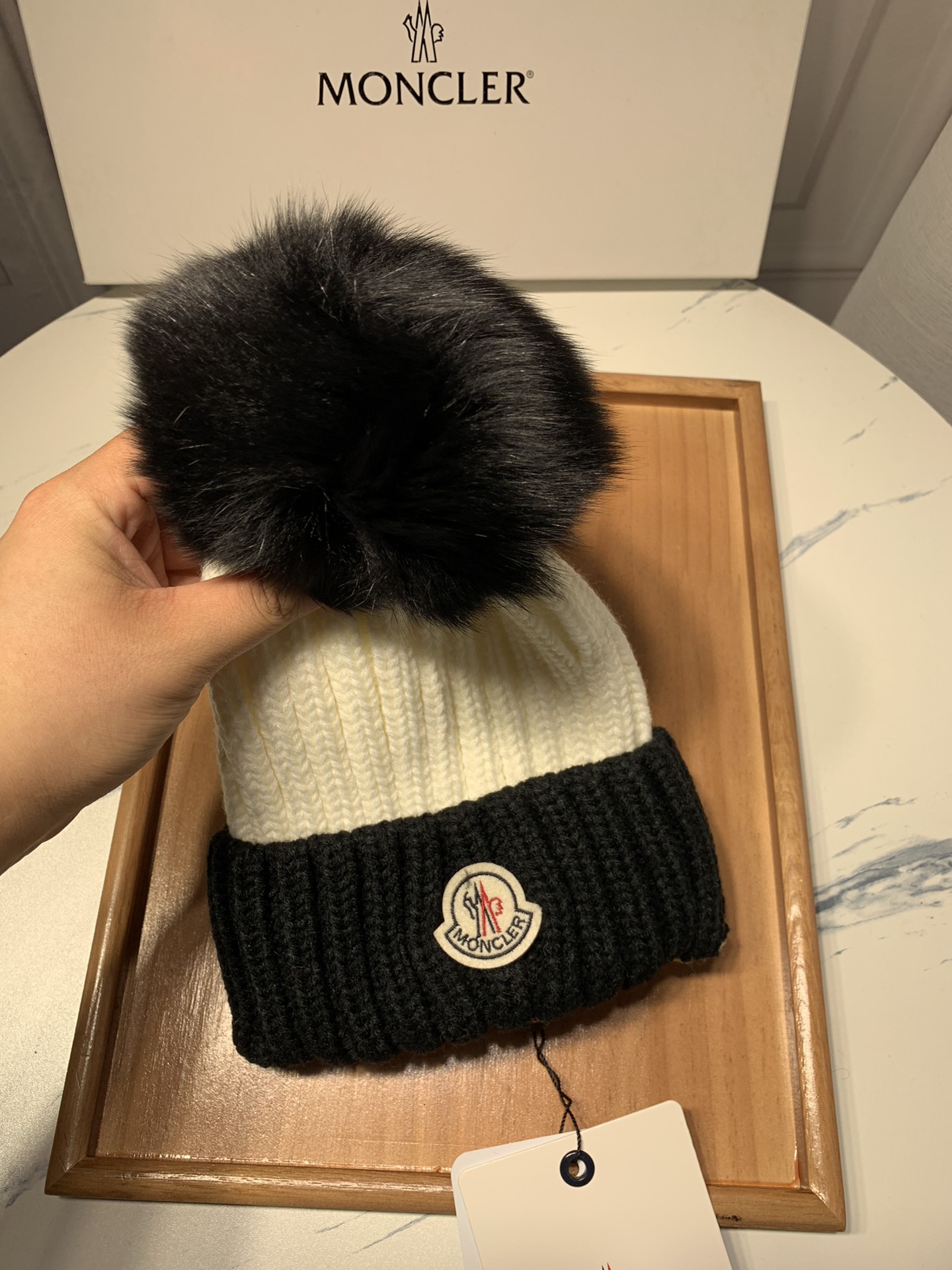 M0nc1er hat 02