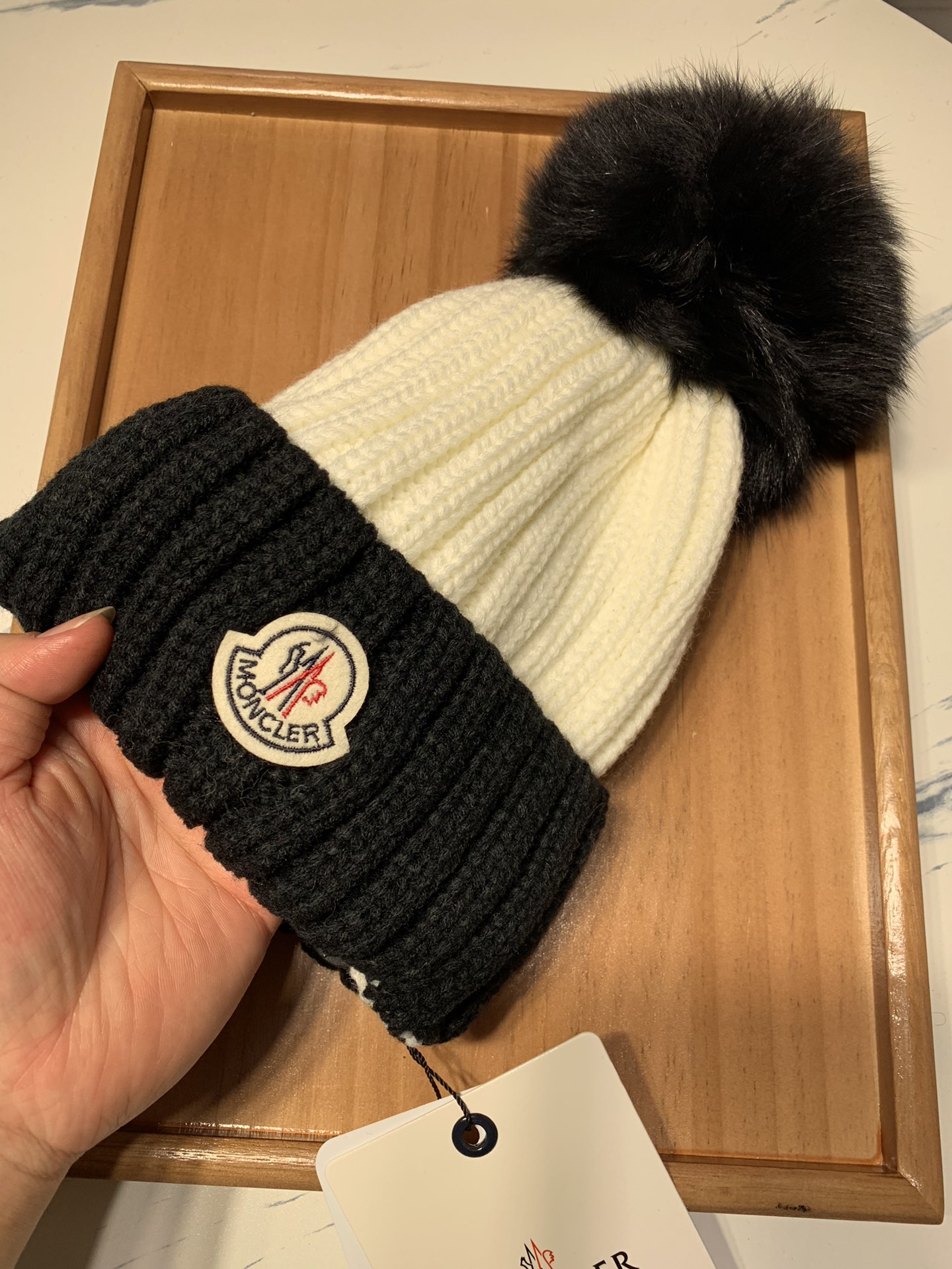 M0nc1er hat 02