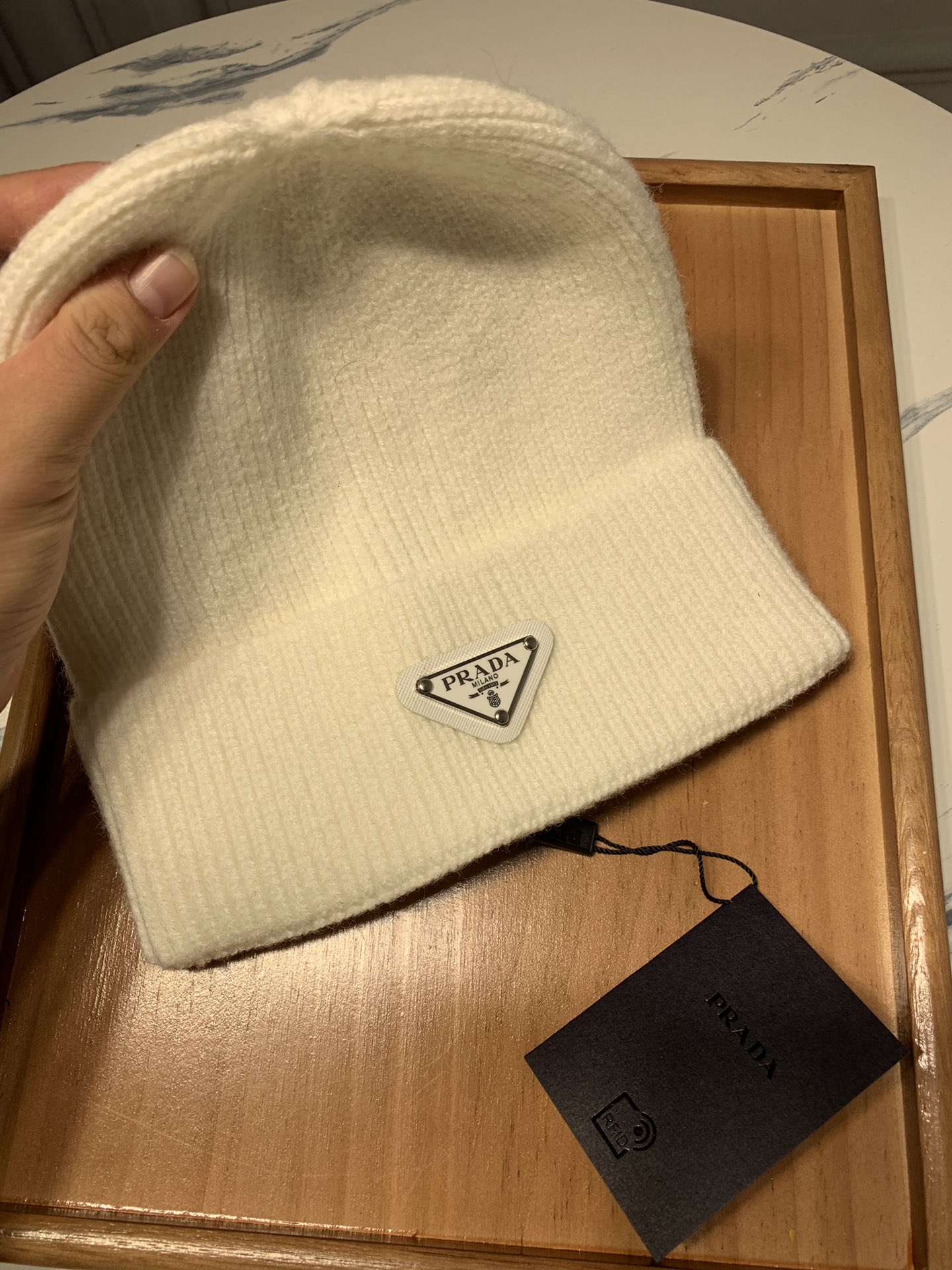 Pra*a hat 02