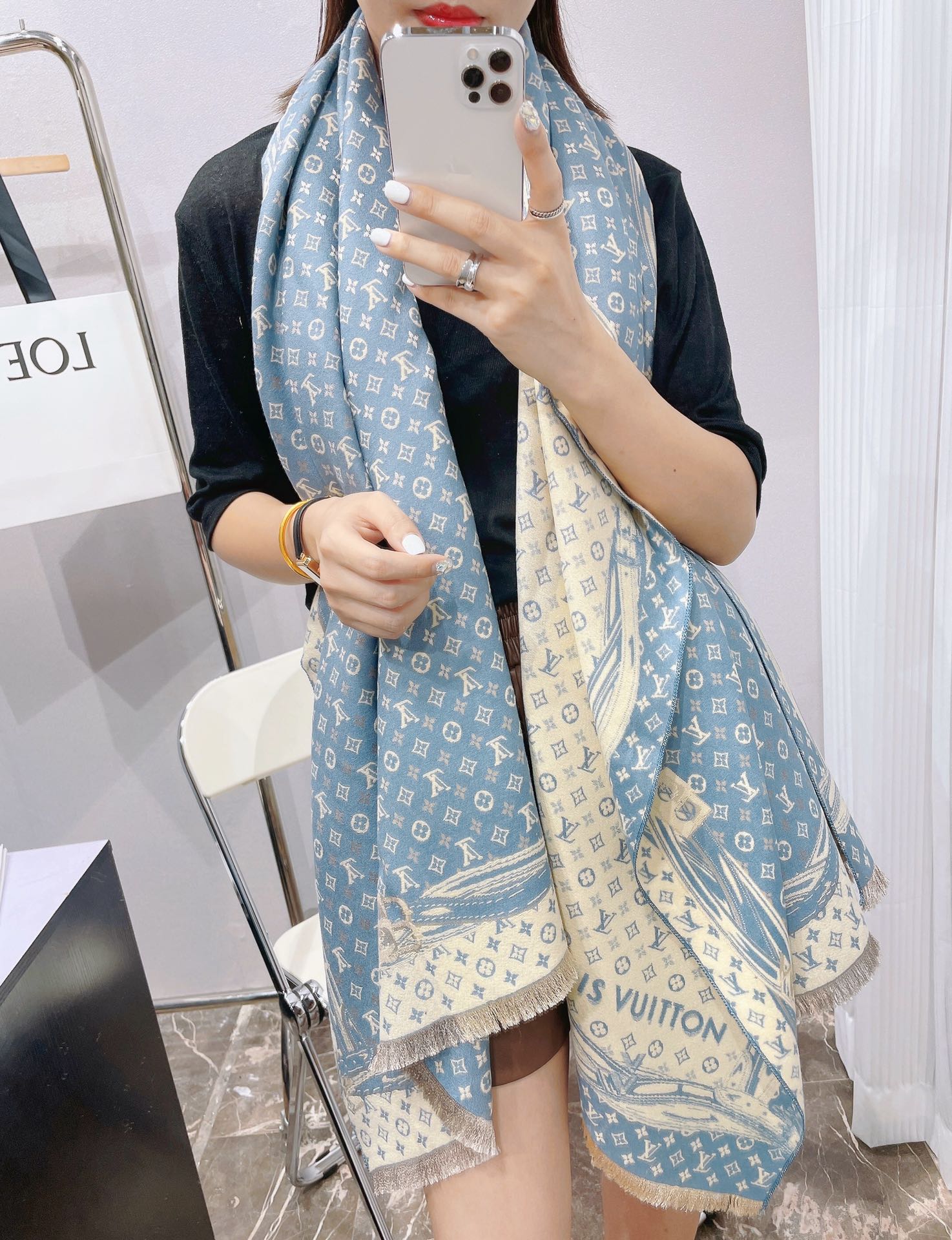 l0vis Vvtt0n scarf 03