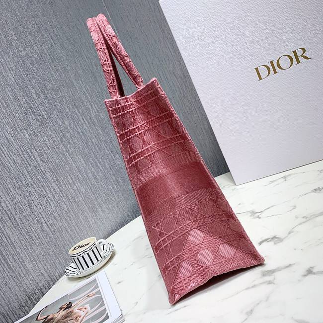 D10r book tote pink cannage embroidery 41cm