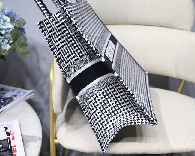 D10r book tote black and white houndstooth embroidery 41cm