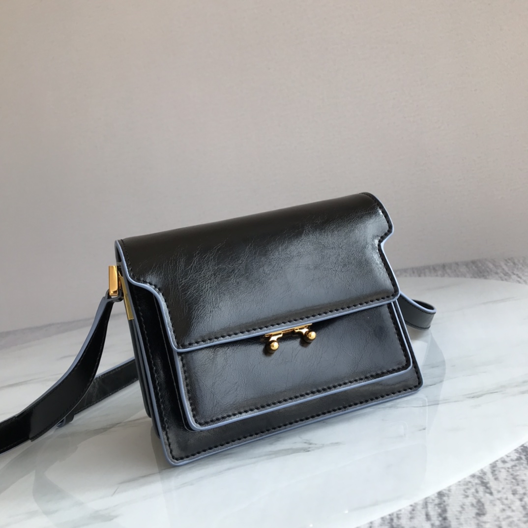 Ma*n1 mini trunk bag leather black z476n 18 × 13 × 6.5 cm