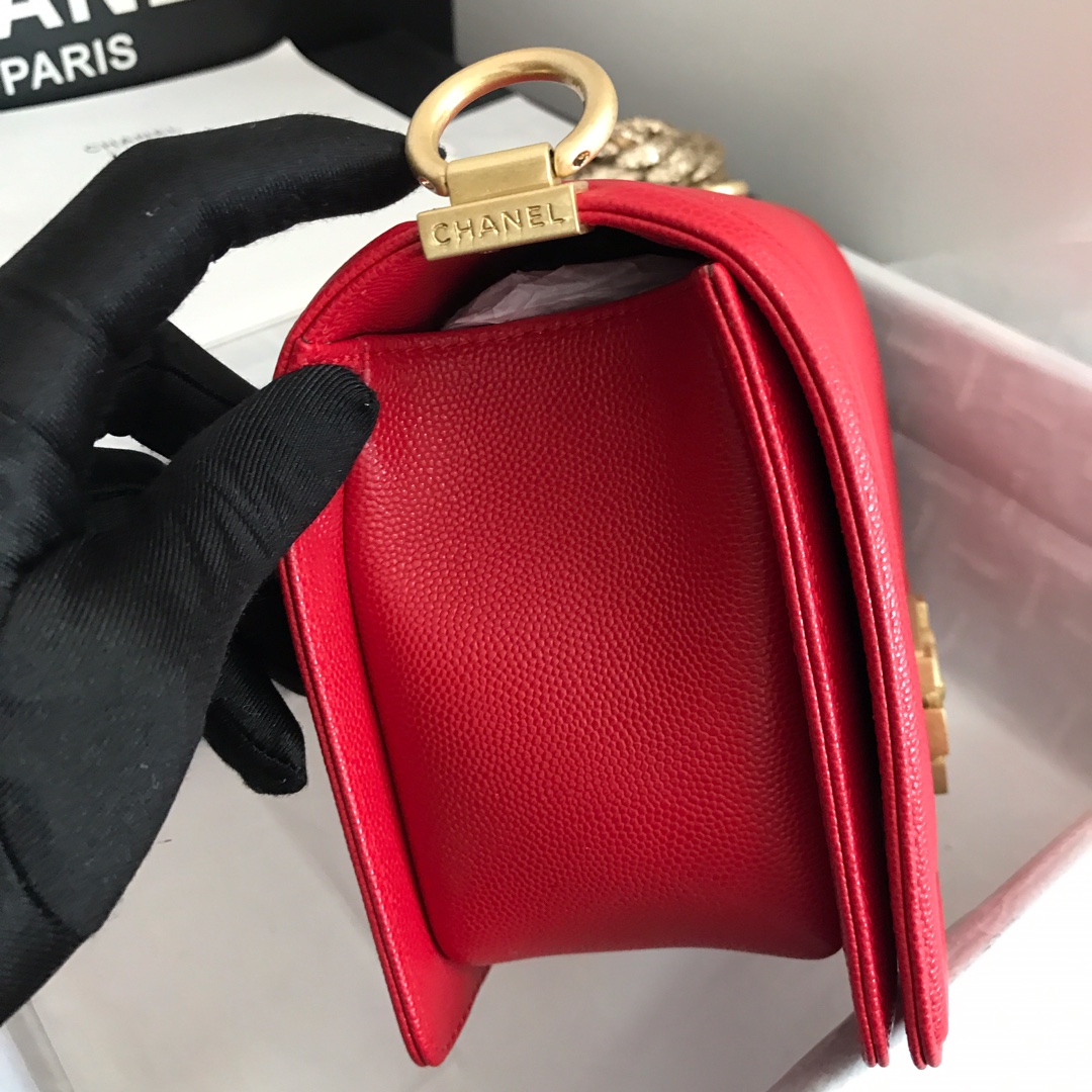 Ch**el medium boy bag chevron gold-tone metal grained leather red a67086 25cm