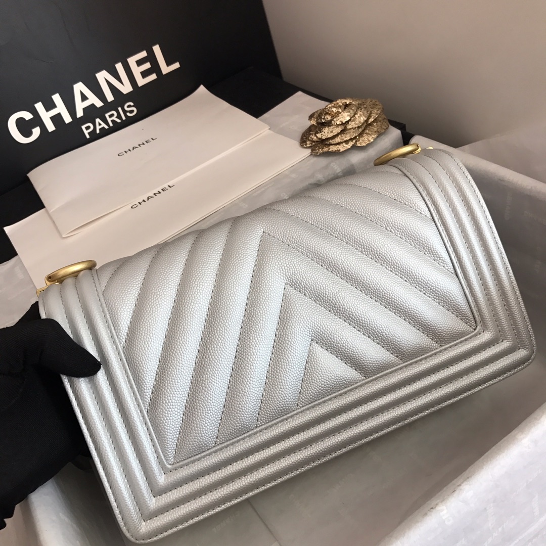 Ch**el medium boy bag chevron gold-tone metal grained leather light gray a67086 25cm
