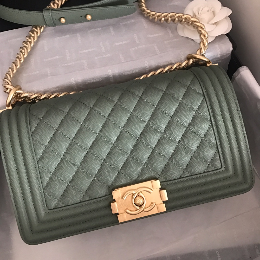 Ch**el medium boy bag classic gold-tone metal grained leather green a67086 25cm