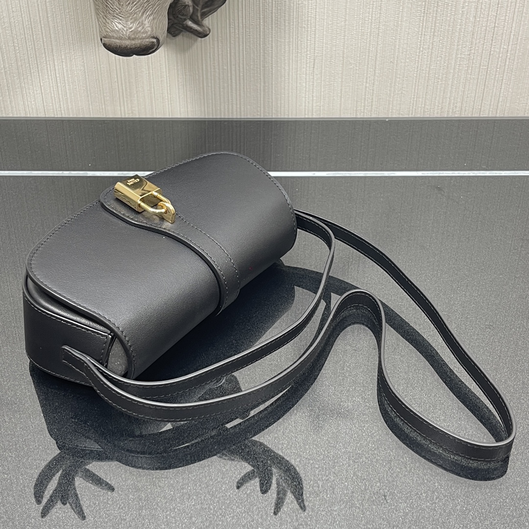 Ce1i*e clutch on strap smooth leather black 10i593dq1 18 × 8 × 5 cm