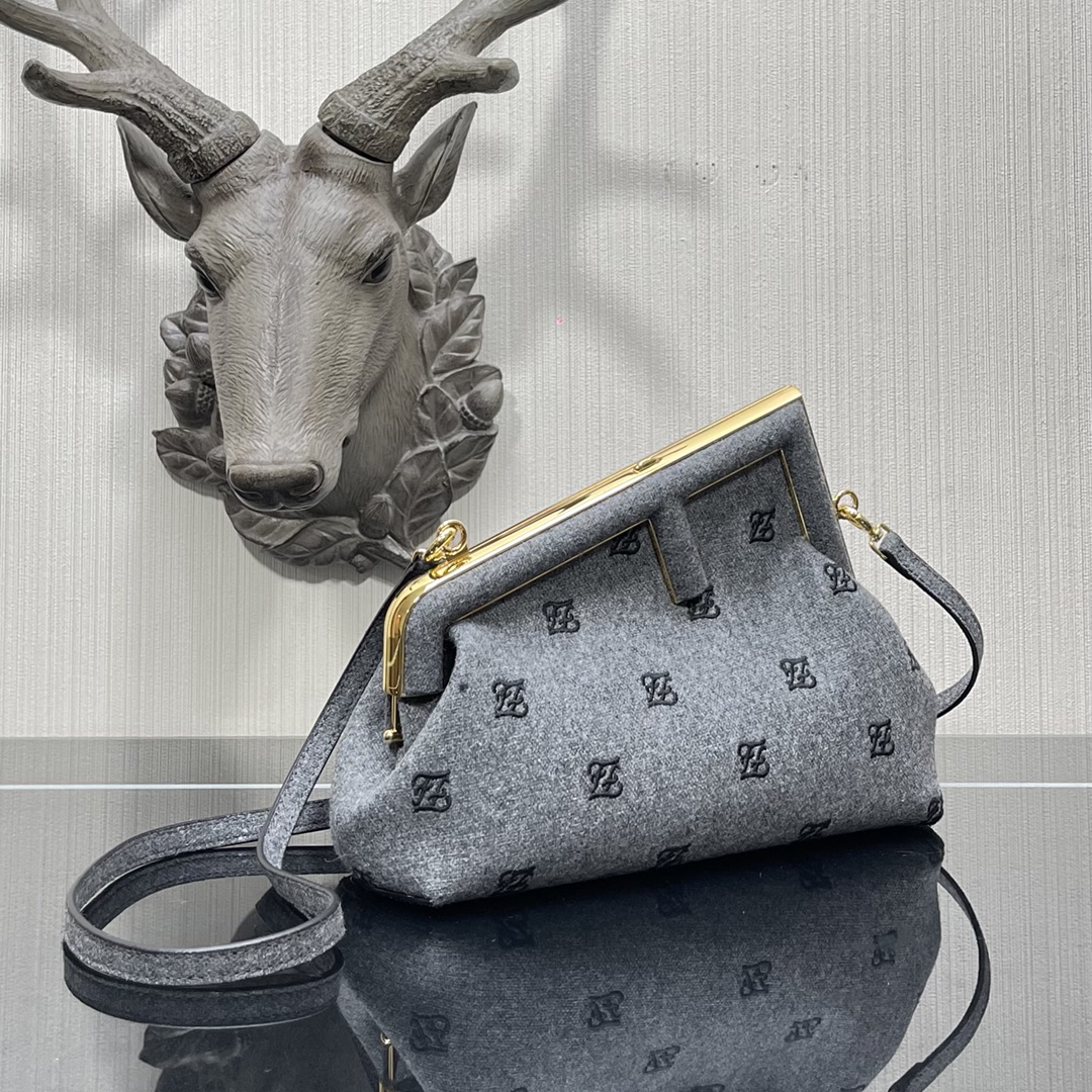 F**di small first flannel gray 8bp129abve 26 x 9.5 x 18 cm