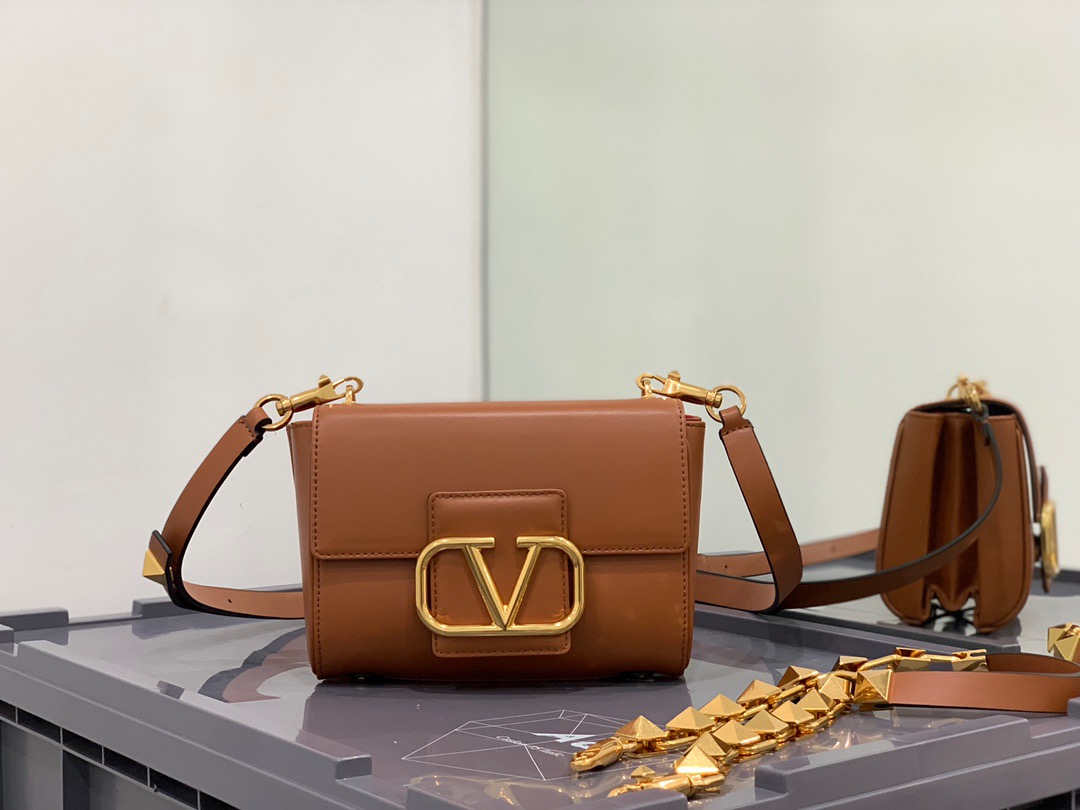 Va1e*ntin0 stud sign grainy leather shoulder bag brown xw2b0j96cpd0no 20 x 15 x 7 cm