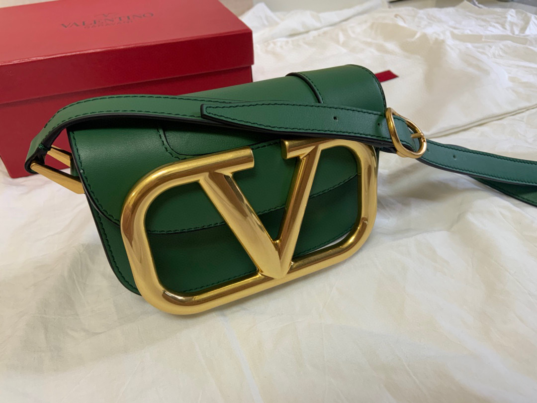 Va1e*ntin0 small s*pervee crossbody bag green xw2b0g45zxl 18 x 7.5 x 12.5 cm