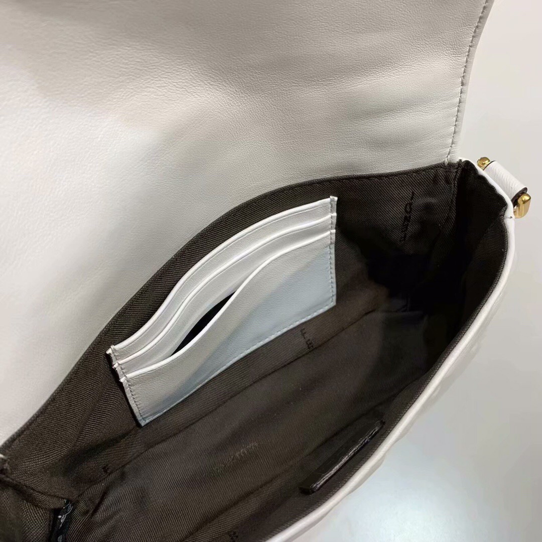 F**di small nappla leather white 8bs017 18 x 4 x 11 cm