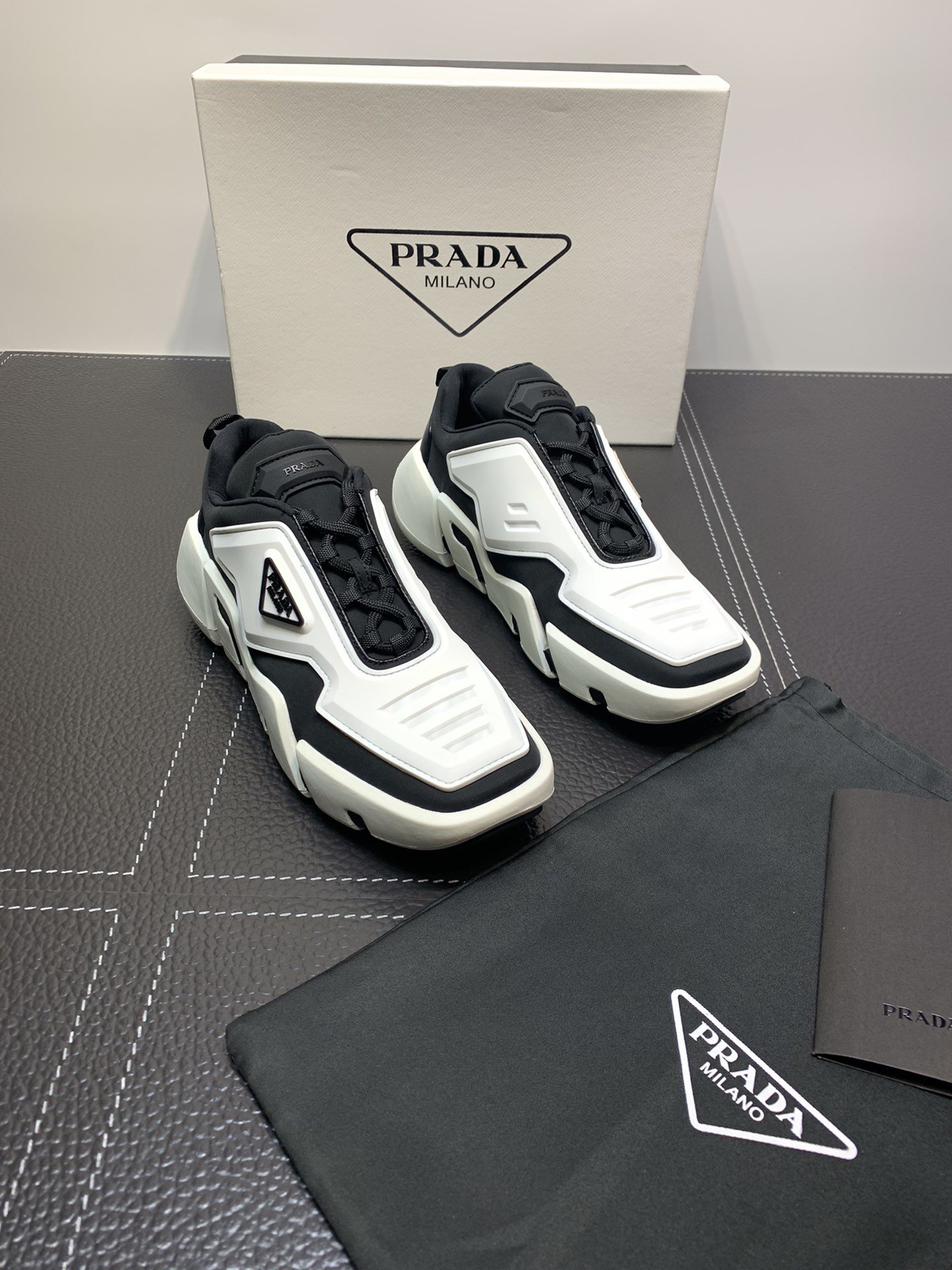 Pra*a techno strectch sneakers white