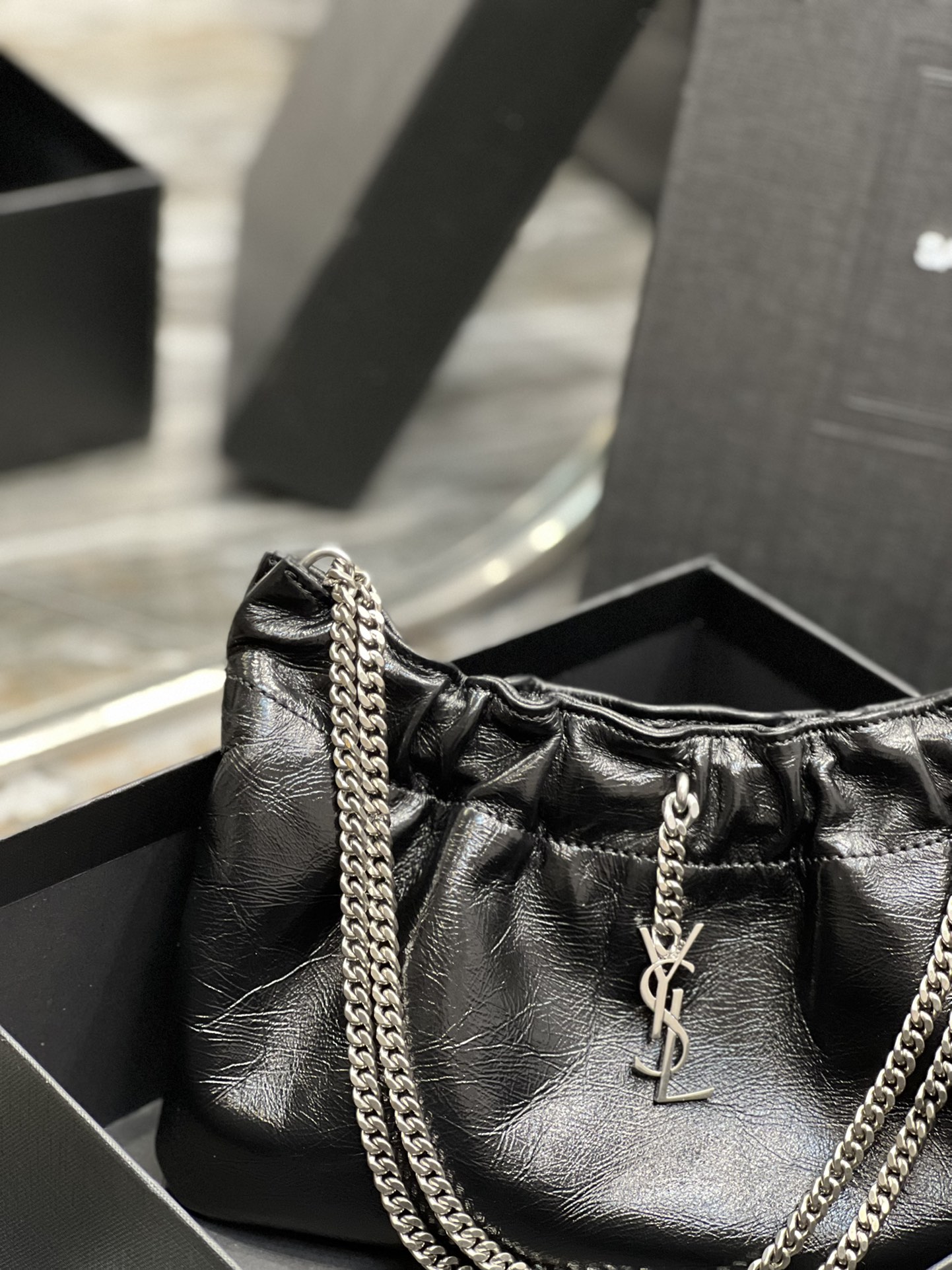 Y51 mini leather shoulder black bag 681632 24cm