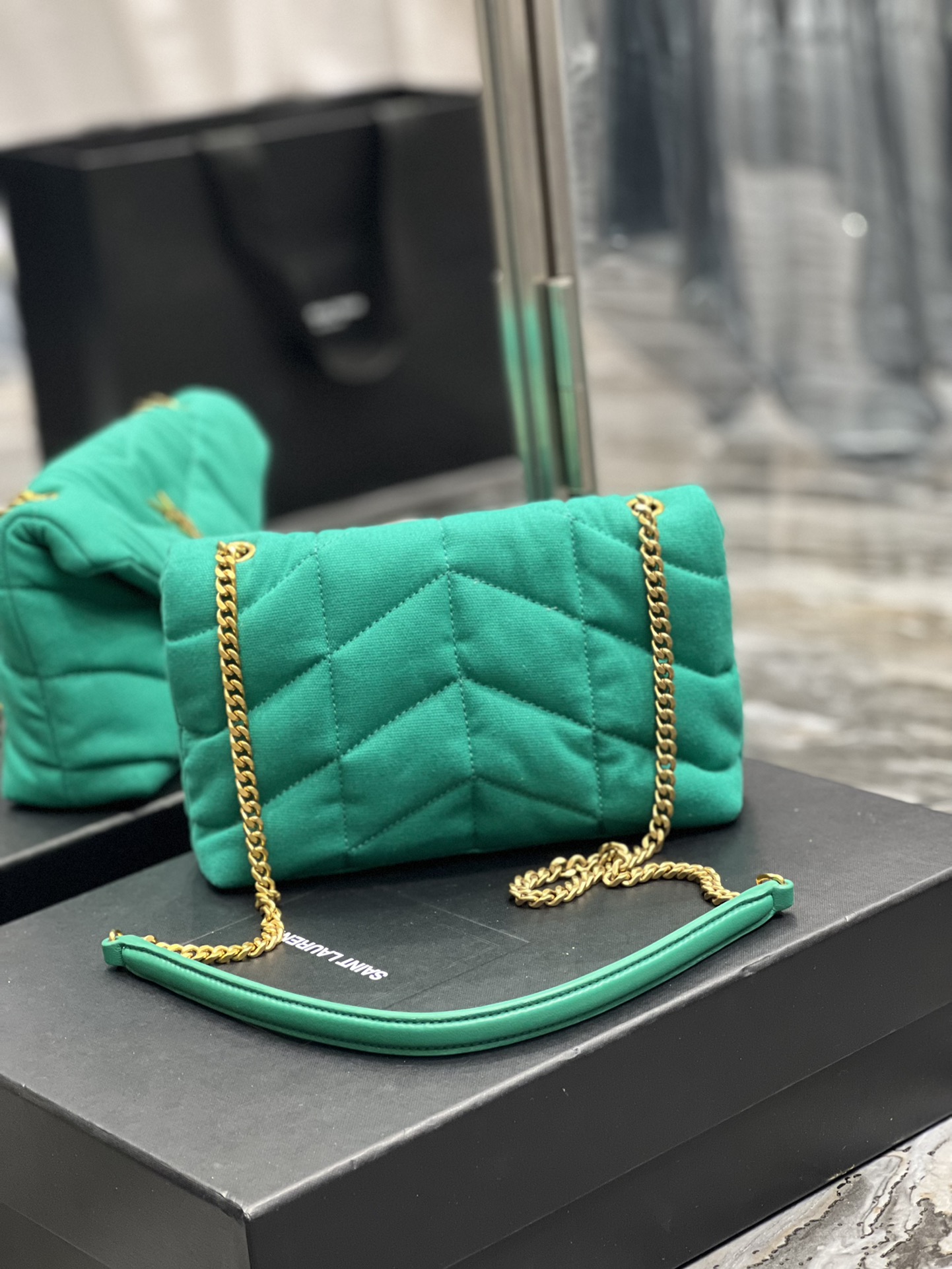 Y51 loulou puffer 620366 23cm