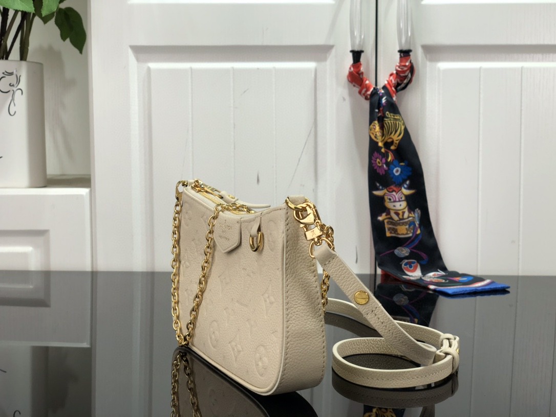 LV EASY POUCH ON STRAP M80345 19cm