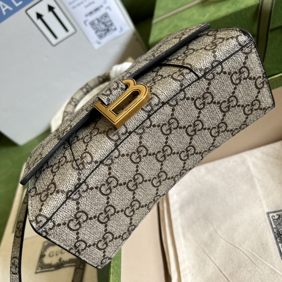 Gvc*1 x ba1en*iaga hourglass bag 681695 19cm