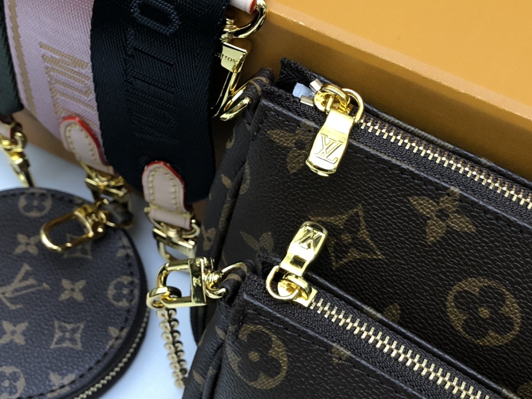 LV MULTI POCHETTE Monogram Canvas M44823 24x13×4.5 cm