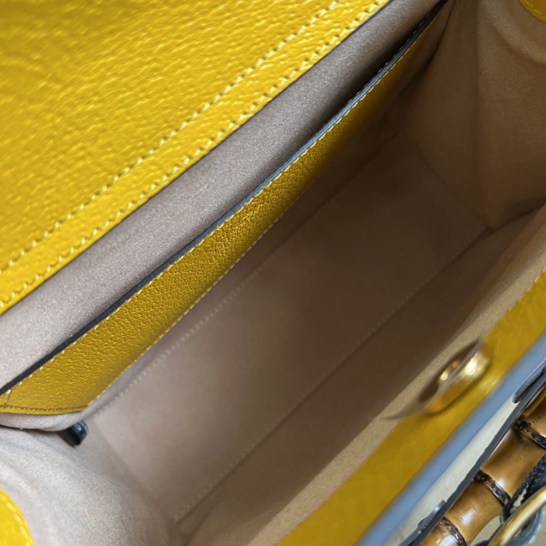 Gvc*1 diana small tote bag yellow 702721  - 27 x 24 x 11cm