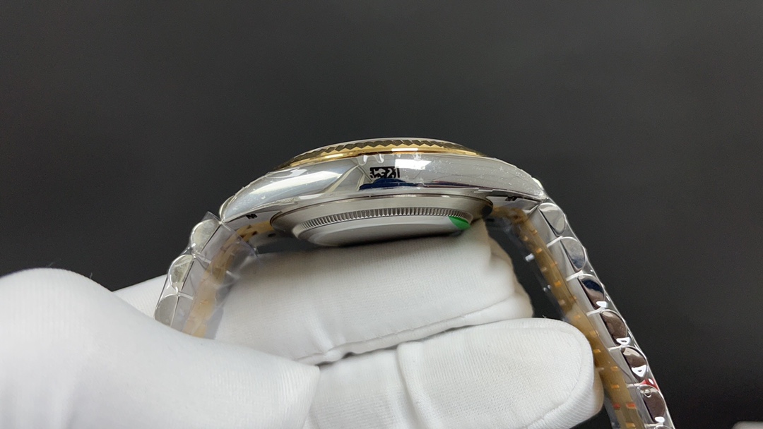 r01ex oyster perpetual date just  G01den