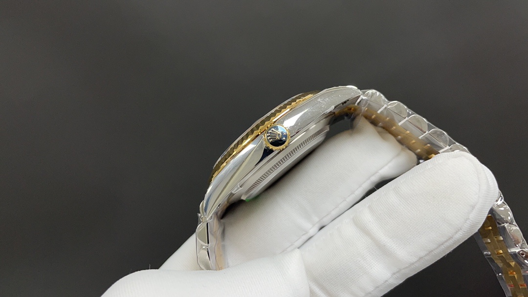 r01ex oyster perpetual date just  G01den