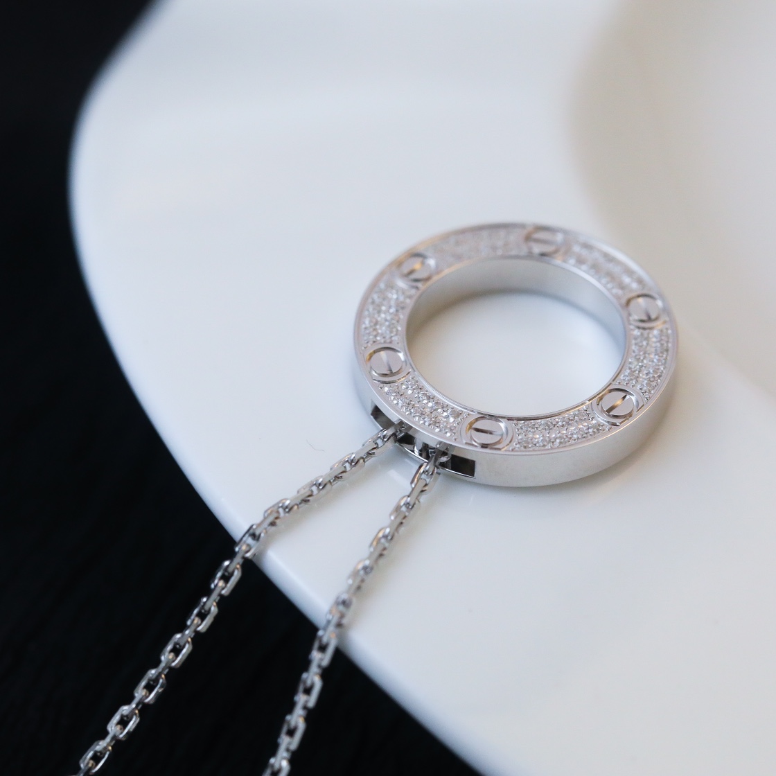 Ca*t1er love necklace