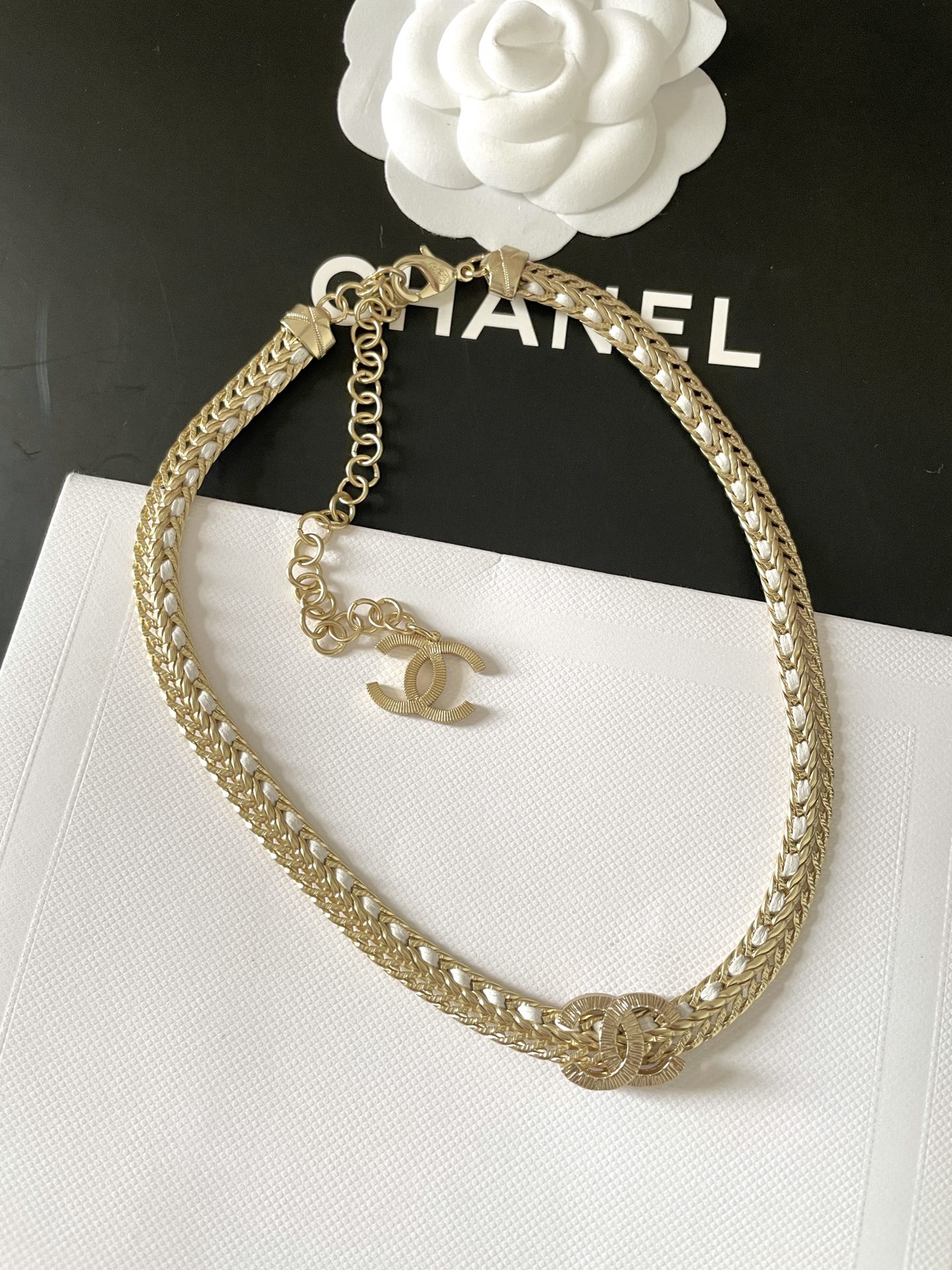 choker Ch**el 22s