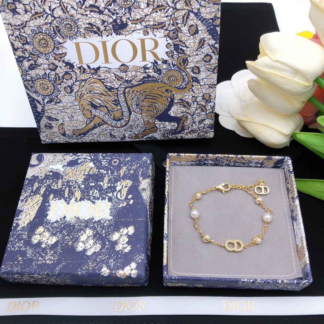d10r cd G01den  peal bracelet