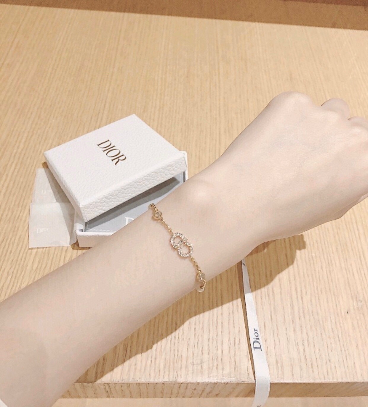 d10r cd G01den  peal bracelet