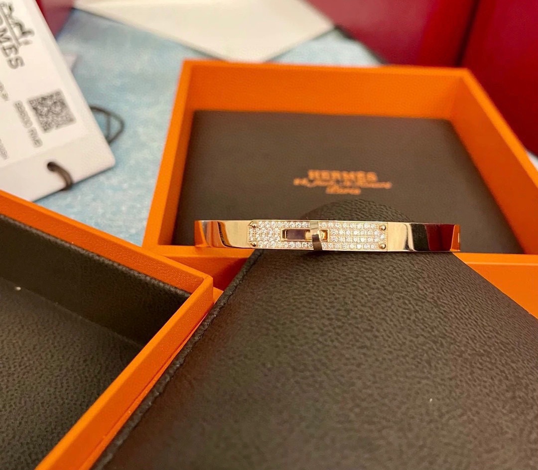 h**me5 bracelet G01den 001