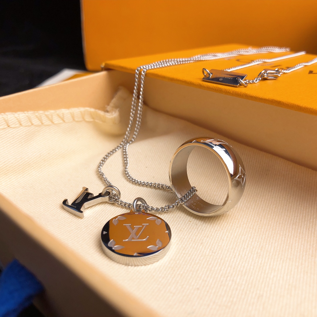 LV 3 set necklace 001