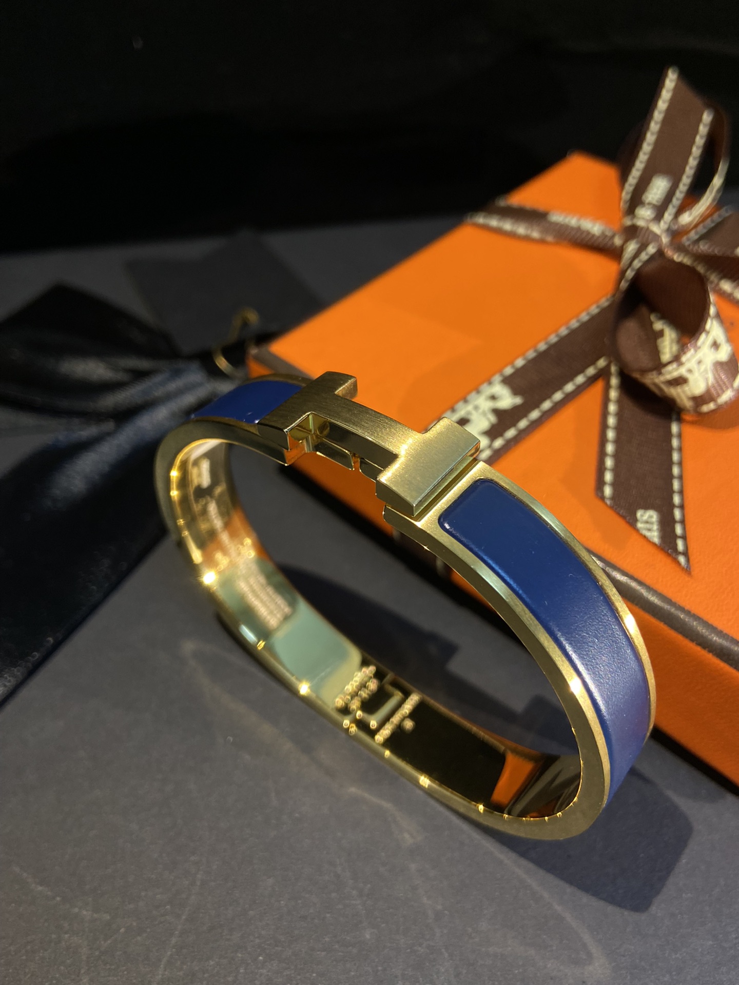h**me5 hh bracelet 002 G01den and blue